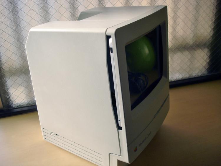 DIY Vintage Macintosh iPad Stand