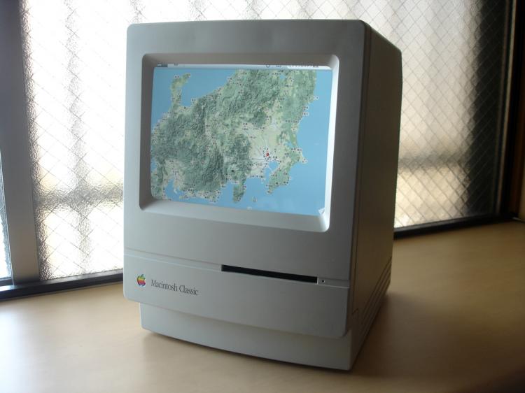 DIY Vintage Macintosh iPad Stand
