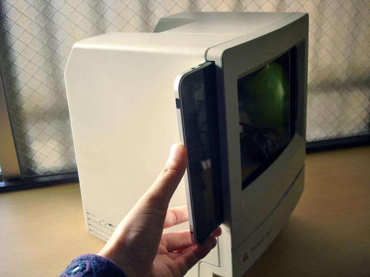 DIY Vintage Macintosh iPad Stand