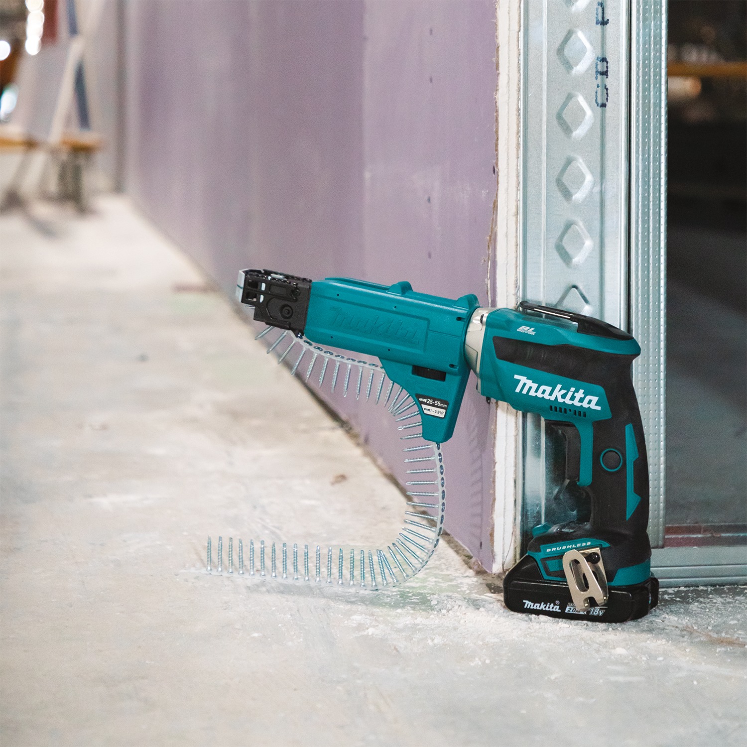 This Makita Autofeed Screwdriver Will Save Your Time and Your Back