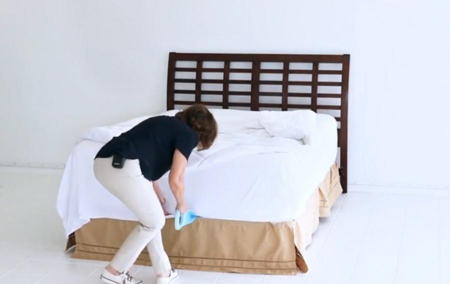 Bed MadeEZ Bed mattress lifting tool help make bed and install bed skirts
