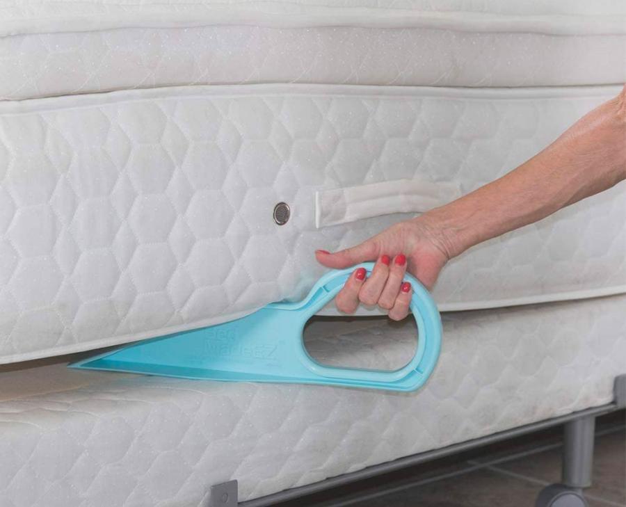 mattress lifter for making beds