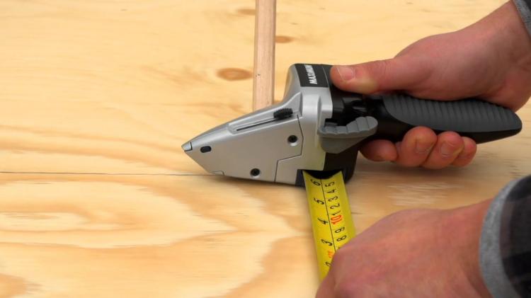 measuring tape with cutter