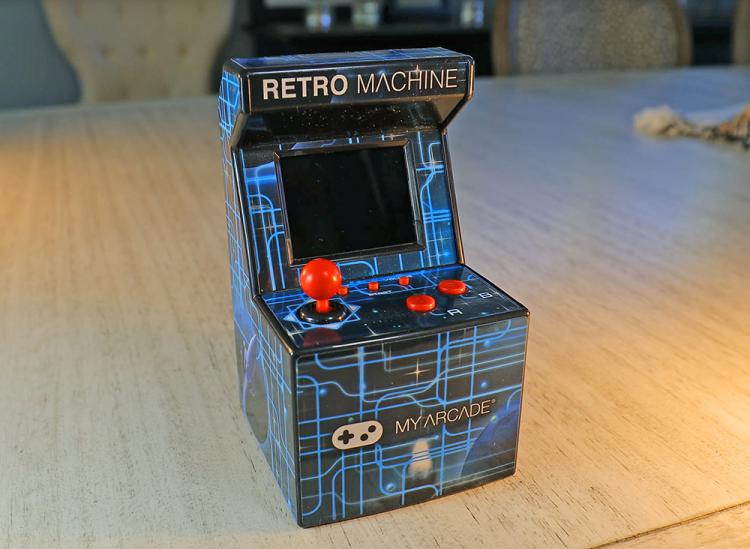 Mini Arcade Machine - Retro tiny arcade with 200 pre-installed nostalgic video games