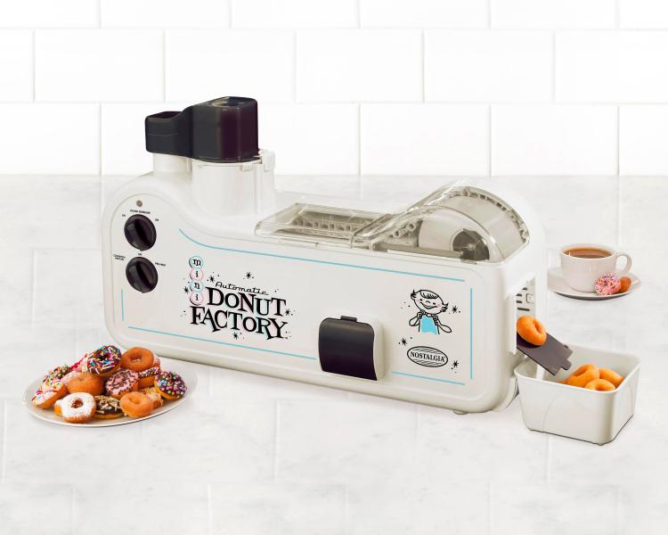 There's a Mini Donut Factory That'll Let You Feed Fresh Mini Donuts  Directly To Your Mouth