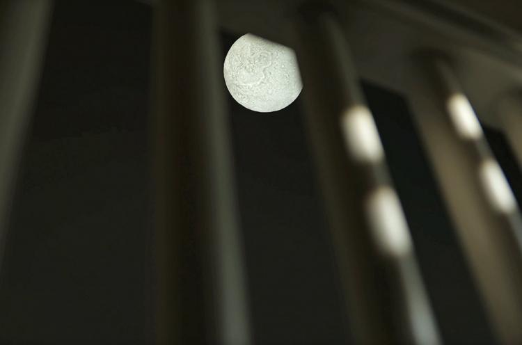 Moon Night-Light - Lunar Lamp - Glowing Moon Lamp - Tap to turn it on/off
