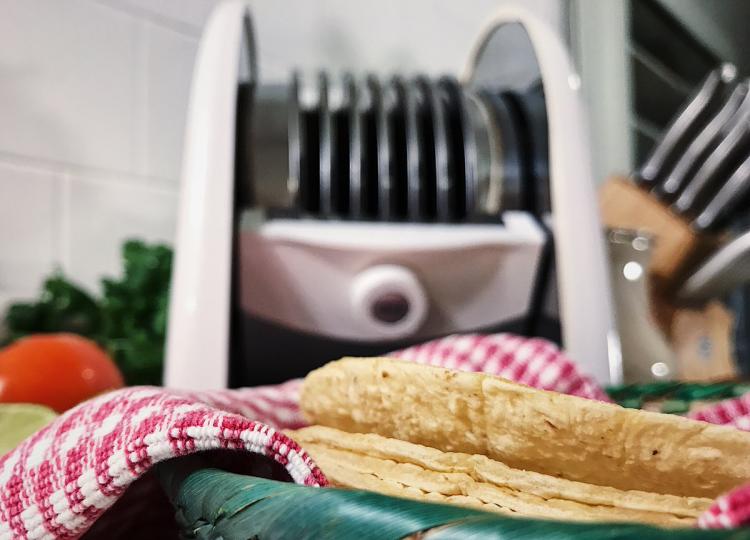 Nuni Toaster - Tortilla Toaster - Heat 6 tortillas at a time