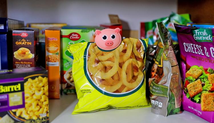 Pig Shaped Bag Clip Oinks When You Open It - Diet bag clip
