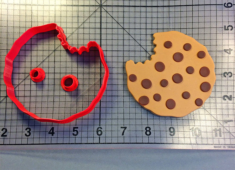 Once bitten cookie cutter - Cookie cutter makes cookies with a bite already taken out of cookie