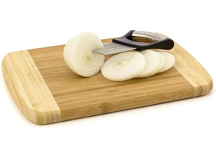 Pronged Onion Holder Helps Slice Onions Quickly and Easily