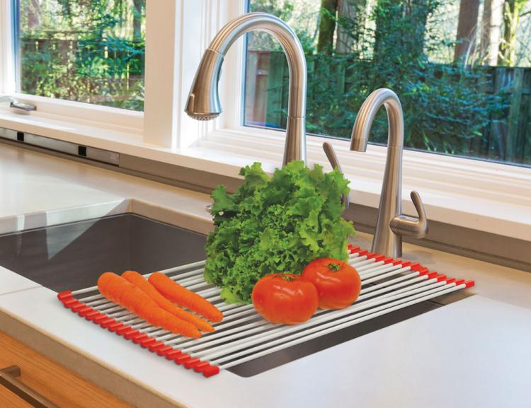 This Genius RollUp Sink Rack Lets You Easily Rinse Foods and Dry Dishes