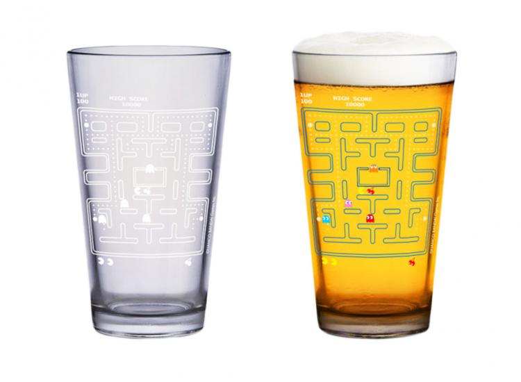 Pac-Man Drinking Glass Turns Colorized With Cold Liquid