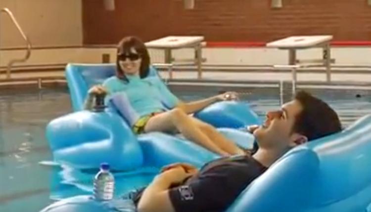 There's Now a Motorized Pool Lounger That Lets You Scoot Around The Pool