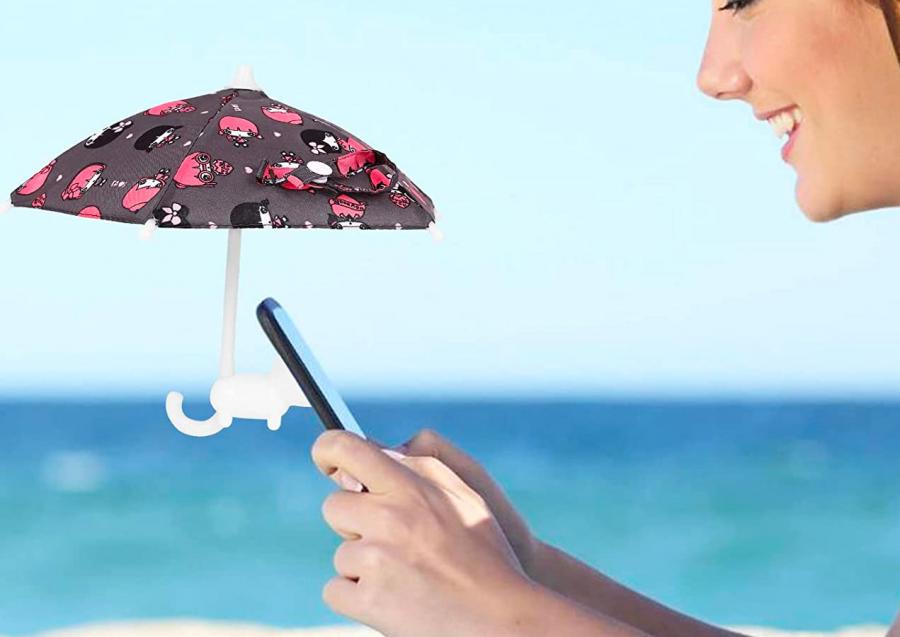 This Phone Umbrella Keeps Shade On Your Screen When At The Beach or Pool