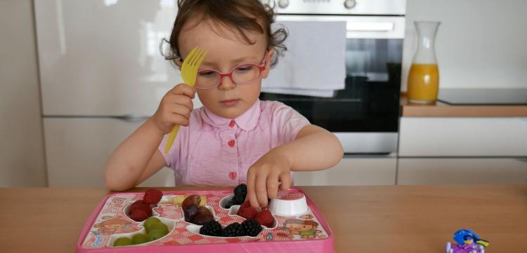 Playful Mealtime Trays : food tray for kids