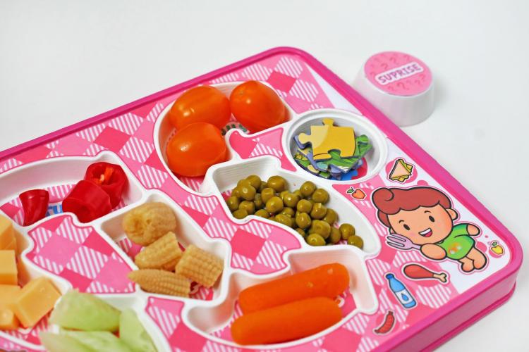 Playful Mealtime Trays : food tray for kids