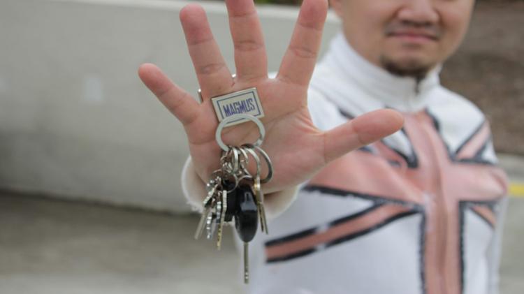 Rintik Magmus - Magnetic key holder - holds your keys on exterior of your pocket