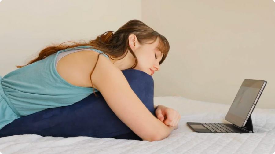 Prone Cushion: The ergonomic cushion designed for lying on your stomach 