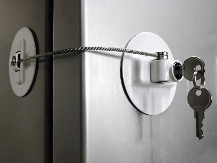 This Refrigerator Key Lock Keeps Out Kids and Late Night Snackers