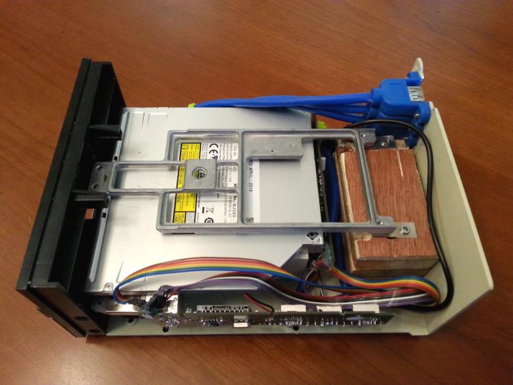 Retro Apple Floppy Drive Made Into a Working Blu-Ray Drive - Apple Disk II Blu-Ray Drive