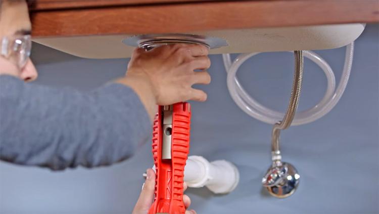 Ridgid Faucet and Sink Installing Tool - Ez-twist plumbing multi-tool twister