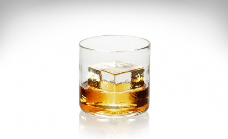 The Rocks Cube Glass: A Whiskey Glass With a Solid Glass Cube In It