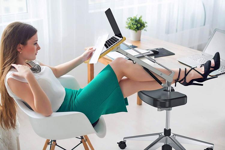 RoomyRoc Mobile Laptop Desk Lets You Lounge While You Work - Lounge/stand work desk
