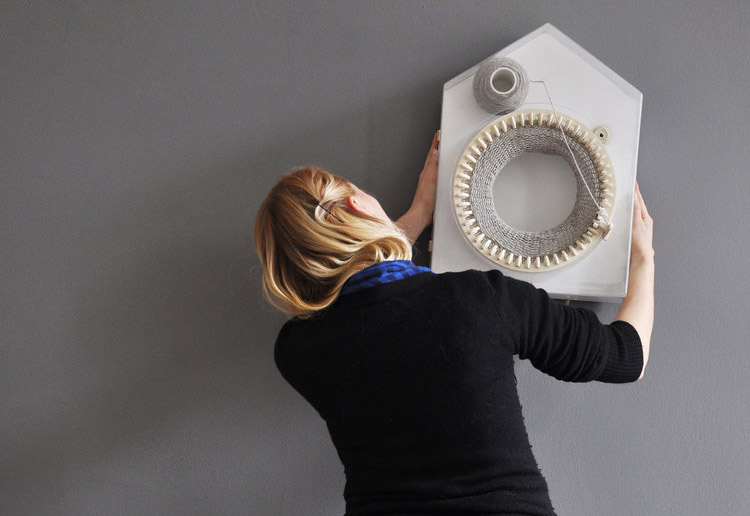 Scarf Knitting Clock Automatically Creates 2 Meter Long Scarf Every Year