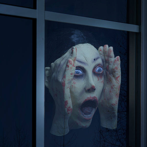 Screaming Banshee - Scary Peeper Screaming Head - Screaming Figure Window Sensor Halloween Decoration Prank Toy