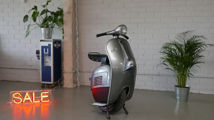 Self-Balancing Mono-Wheel Scooter Made To Look Like a Vespa - Retro Italian Vespa Scooter One Wheel