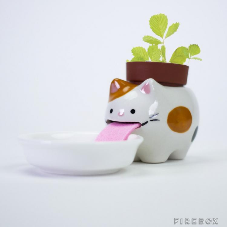 Drinking Animal Planters - Slurp up water through their tongues