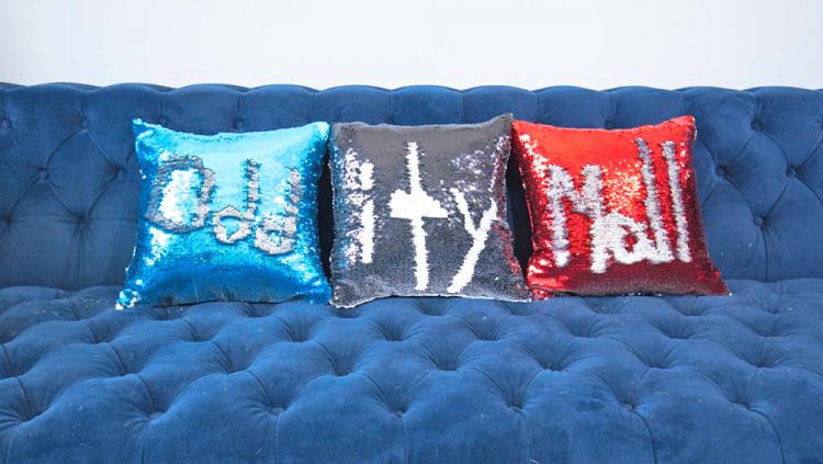 Sequin Pillows Let You Draw Anything On Them - Drawable pillows
