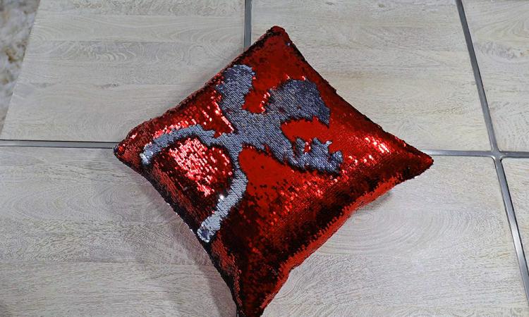 Sequin Pillows Let You Draw Anything On Them - Drawable pillows