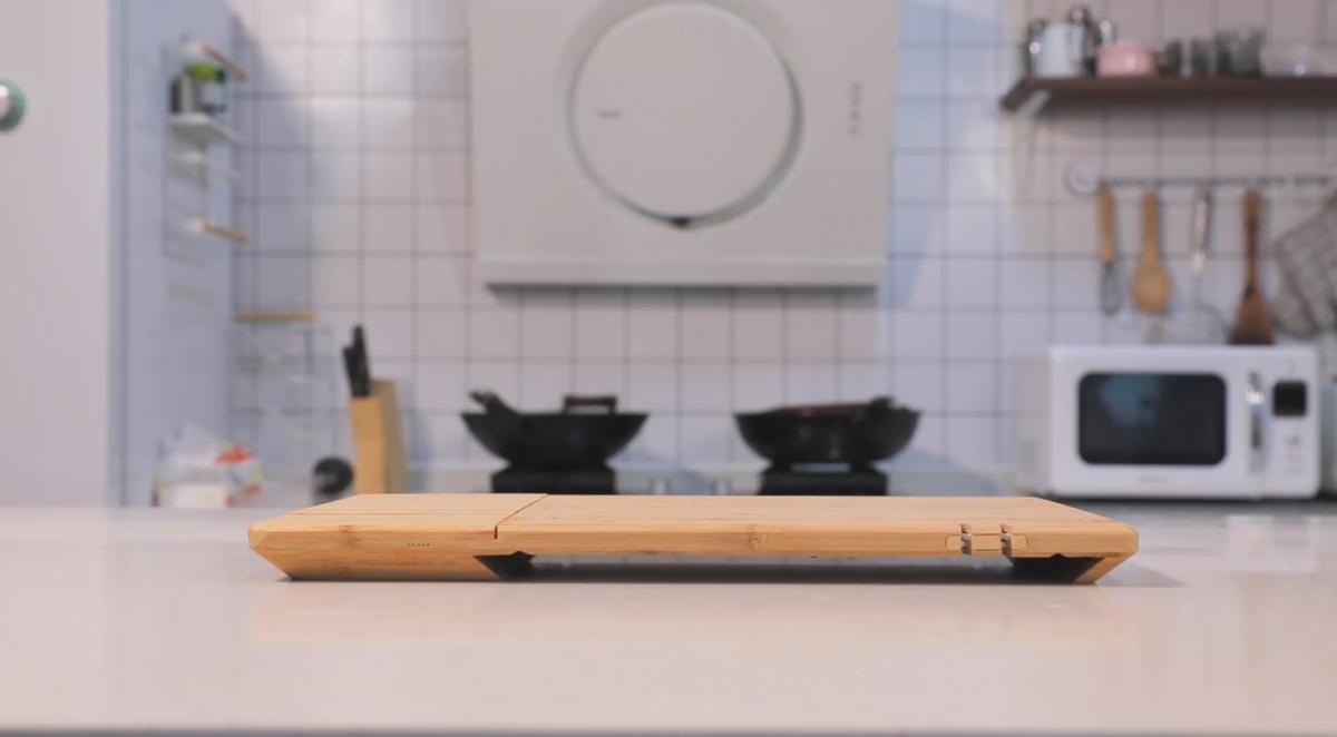 This Incredible Smart Cutting Board Has a Built-In Scale, Timer, Knife  Sharpener, and Sterilizer