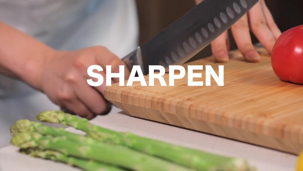 This Incredible Smart Cutting Board Has a Built-In Scale, Timer, Knife  Sharpener, and Sterilizer