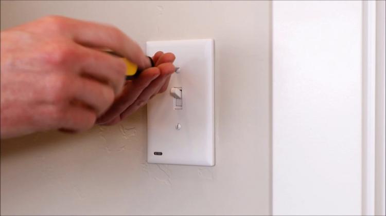 SnapPower SwitchLight Turns Your Light Switch Into a Night-Light