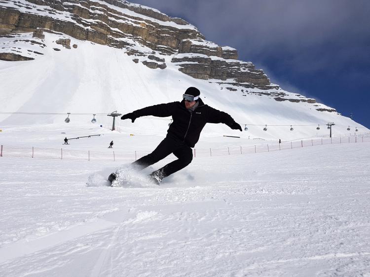 SnowFeet: New Winter Sport Combines Skis and Skates