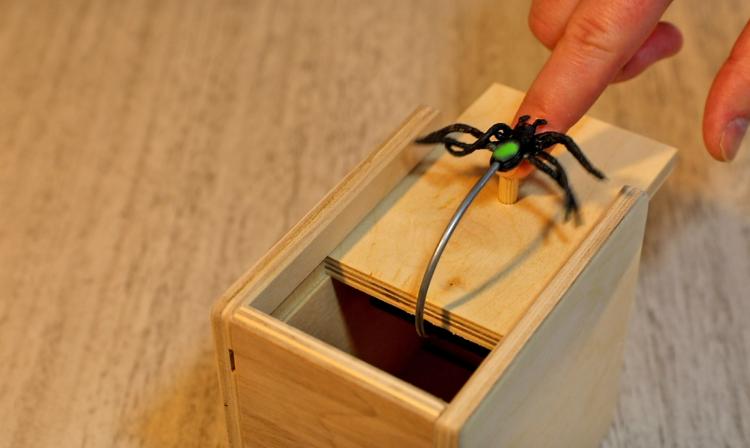 Spider Scare Box - Jumping Spider Prank Wooden Box