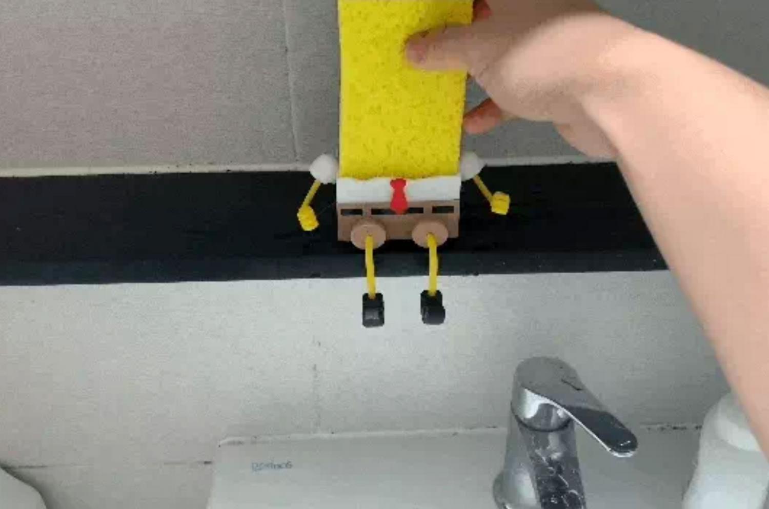 https://odditymall.com/includes/content/upload/spongebob-sponge-holder-161.jpg