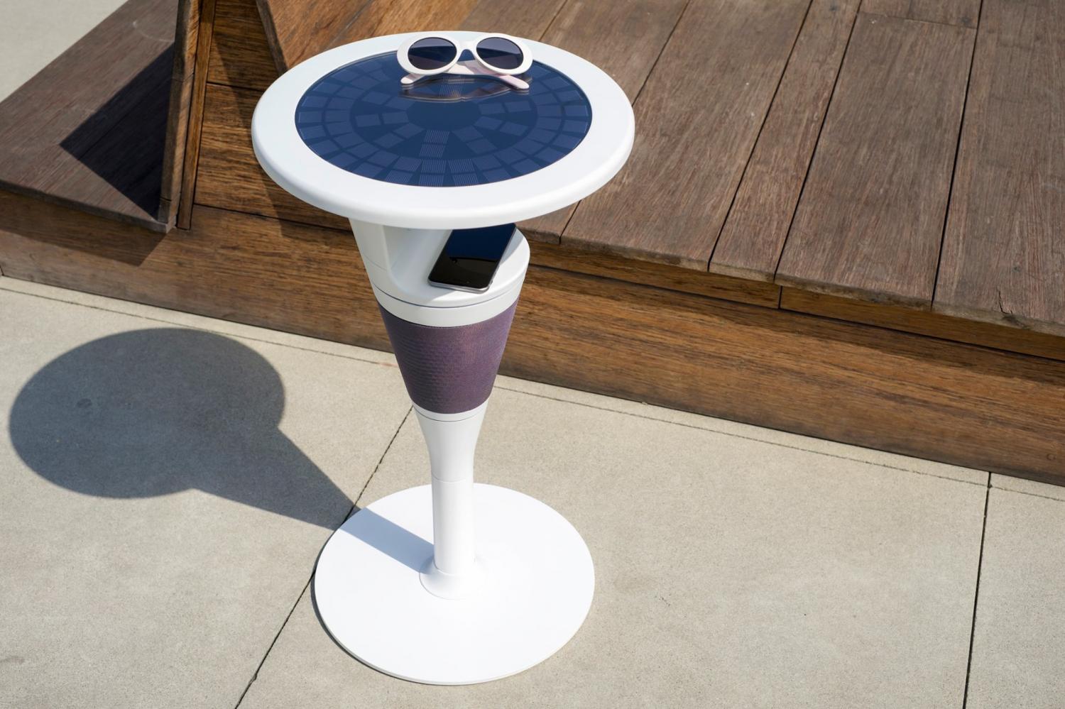 SunTable Is a 3-in-1 Solar Powered Table With an Integrated Speaker and Wireless Charger - Solar powered poolside table