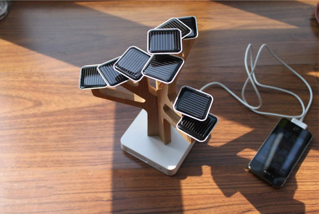 SunTree Solar Powered Phone Charger - Solar panel leaves solar sun tree