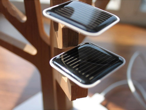 SunTree Solar Powered Phone Charger - Solar panel leaves solar sun tree