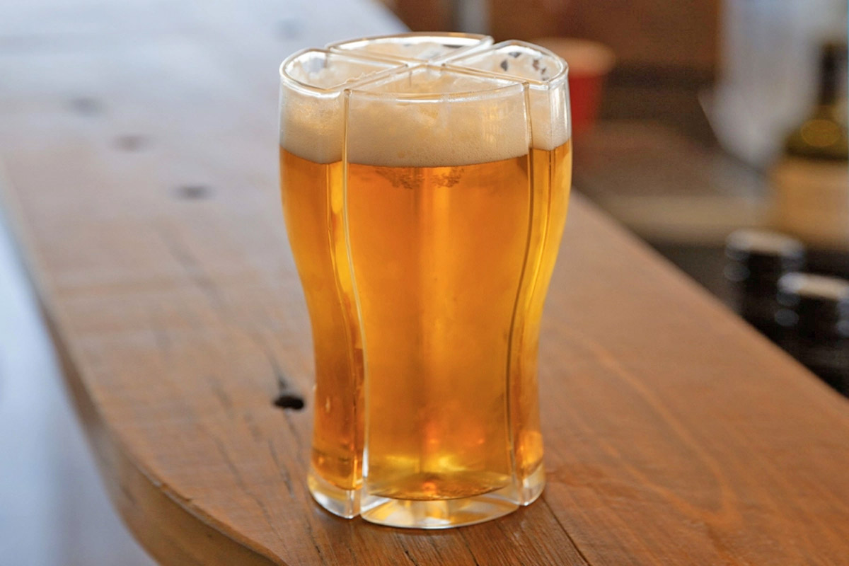 Super Schooner Connected Drinking Glass Lets You Carry 4 Beer Glasses At Once