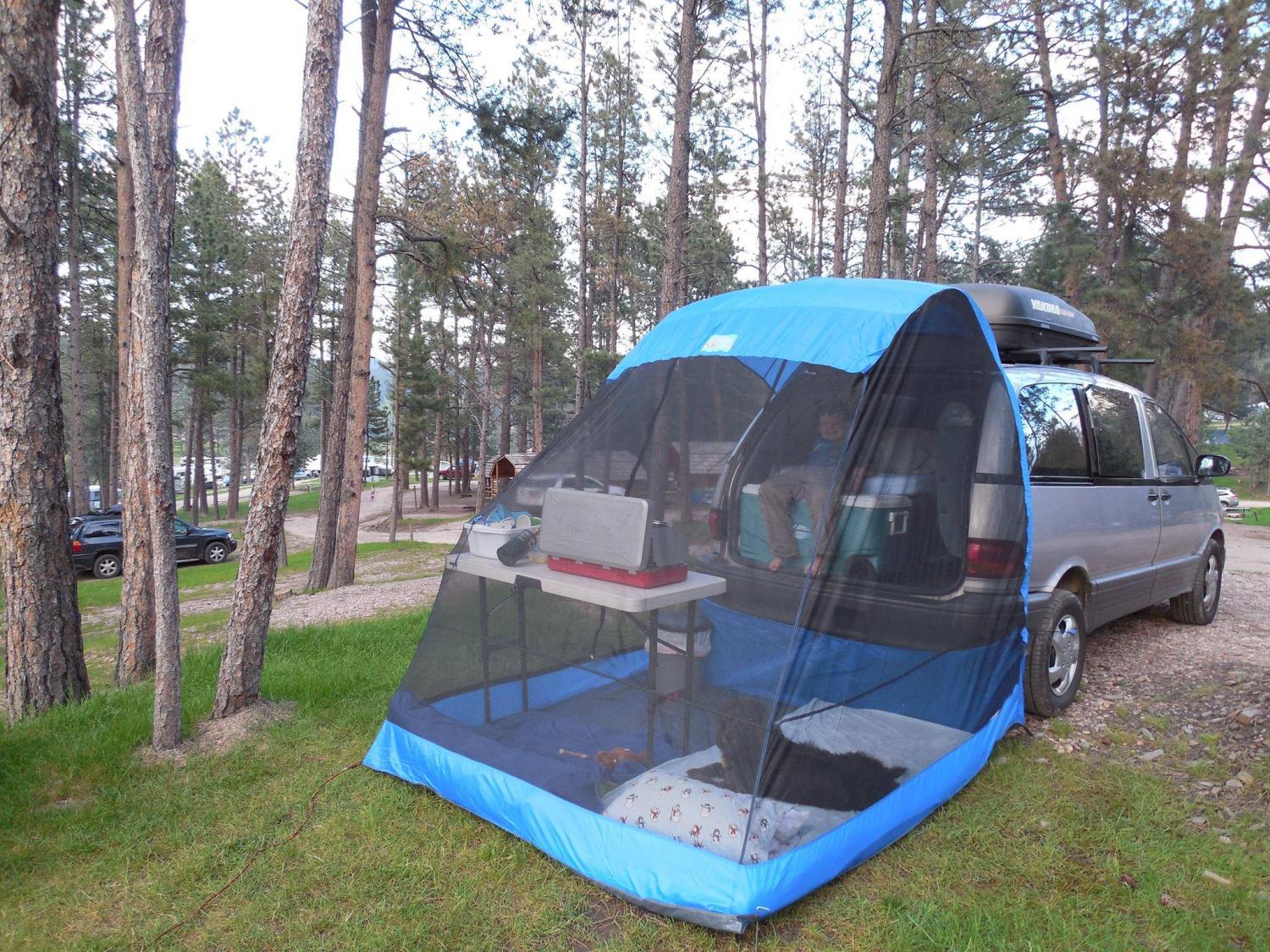 Tent that shop attaches to minivan