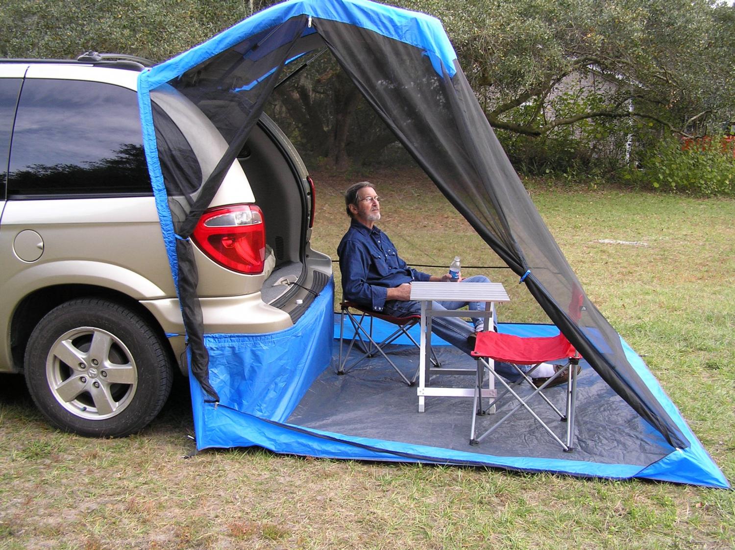 TailVeil Tent Attaches To Back of Your SUV or Minivan - SUV lift-gate camping tent