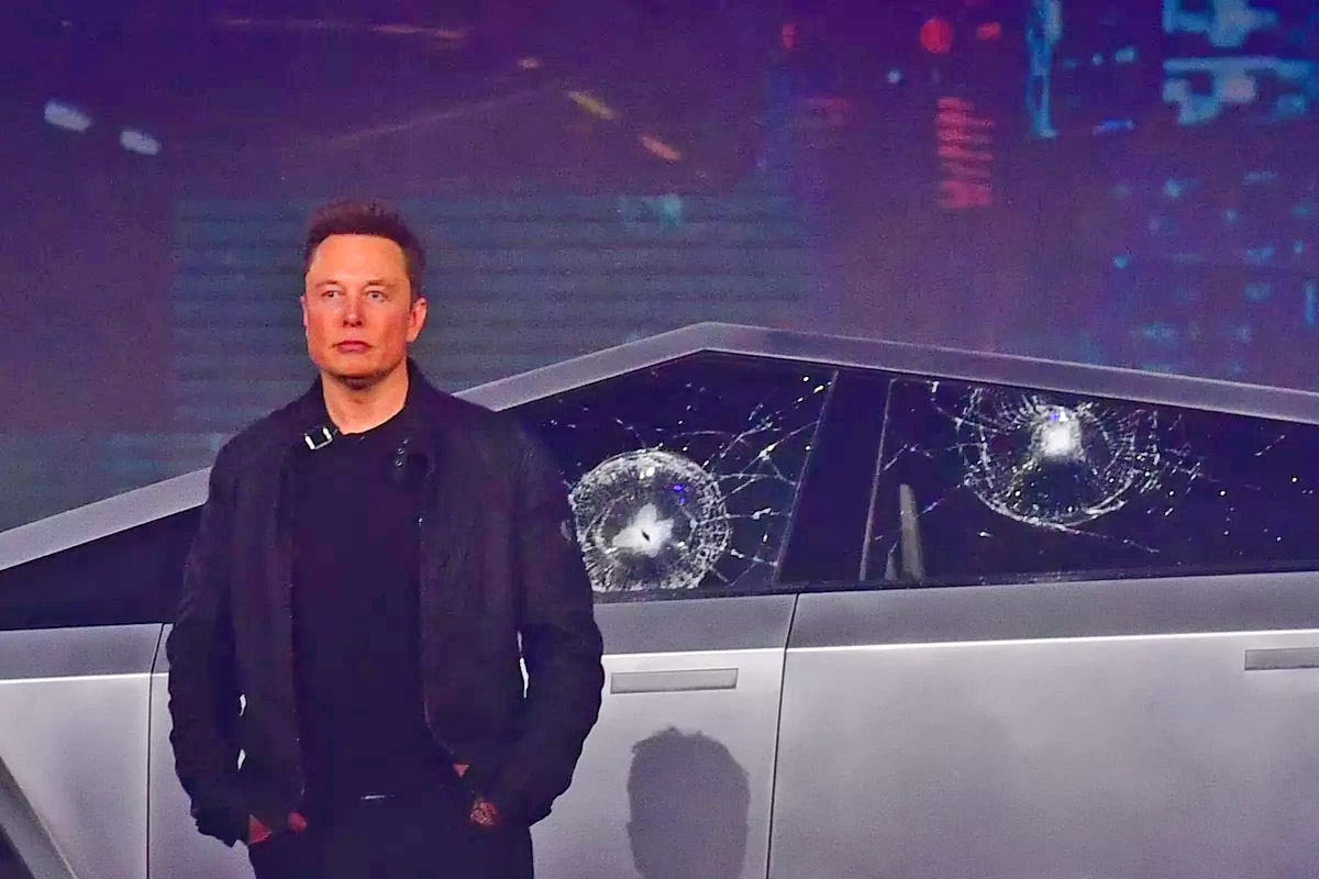 Tesla Cybertruck Smashed Window T-Shirt - Cybertruck Bulletproof  cracked window Tee