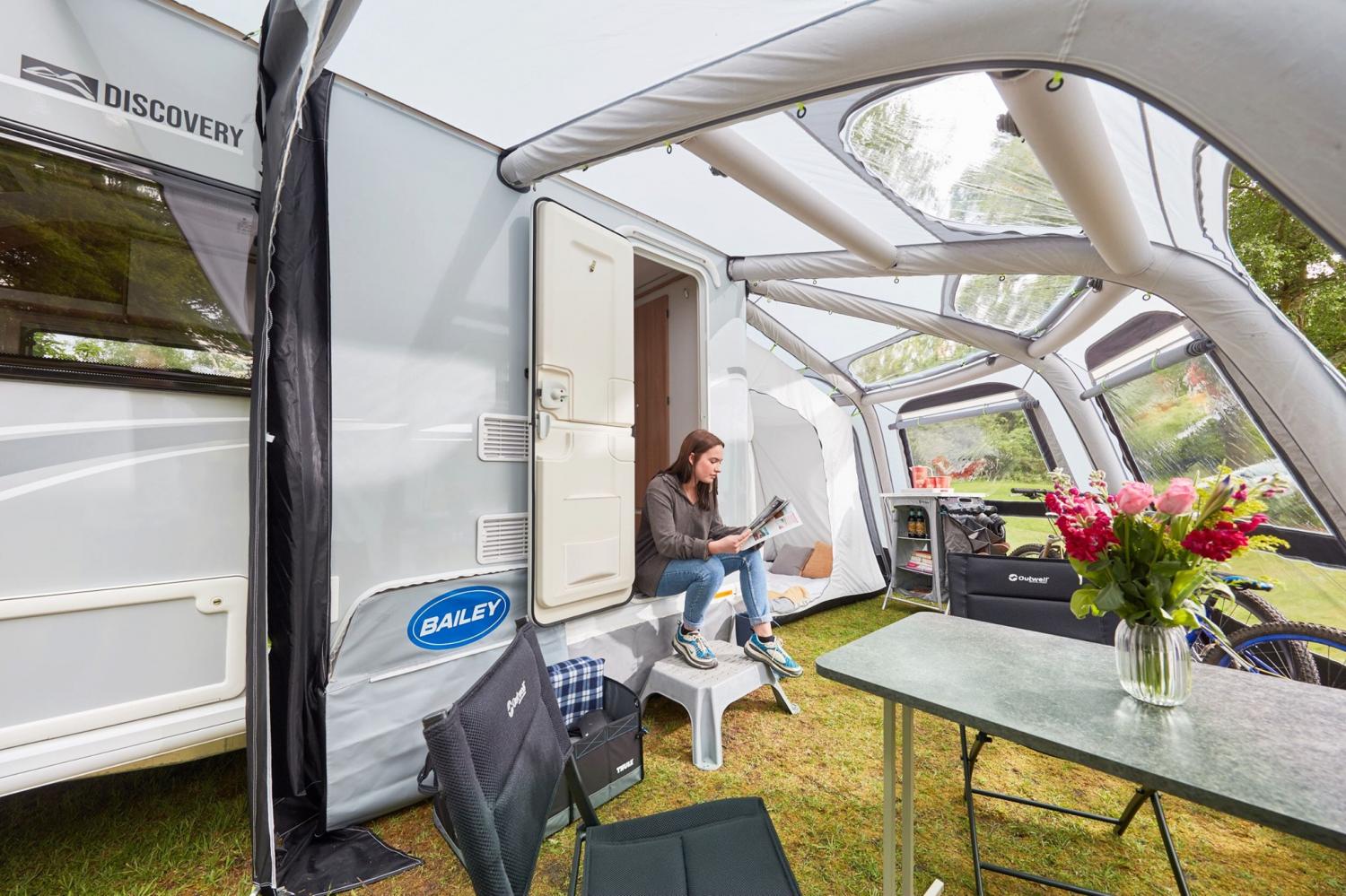 Bailey Discovery D4-2 Camper Trailer With Attached Inflatable Enclosed Awning