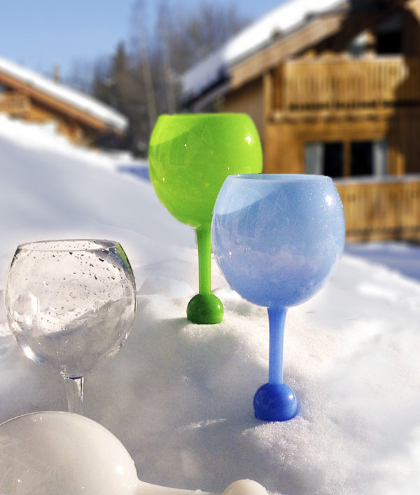 This Wine Glass Floats in the Water and Sticks in the Sand, So It's a  Summer Must-Have