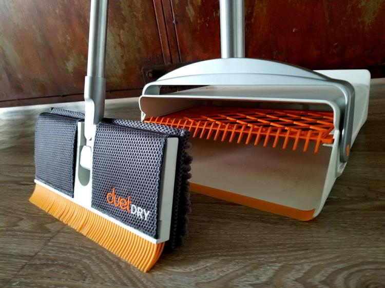 https://odditymall.com/includes/content/upload/the-duet-is-a-brilliant-all-in-one-mop-broom-and-dustpan-combo-cleaning-gadget-1025.jpg