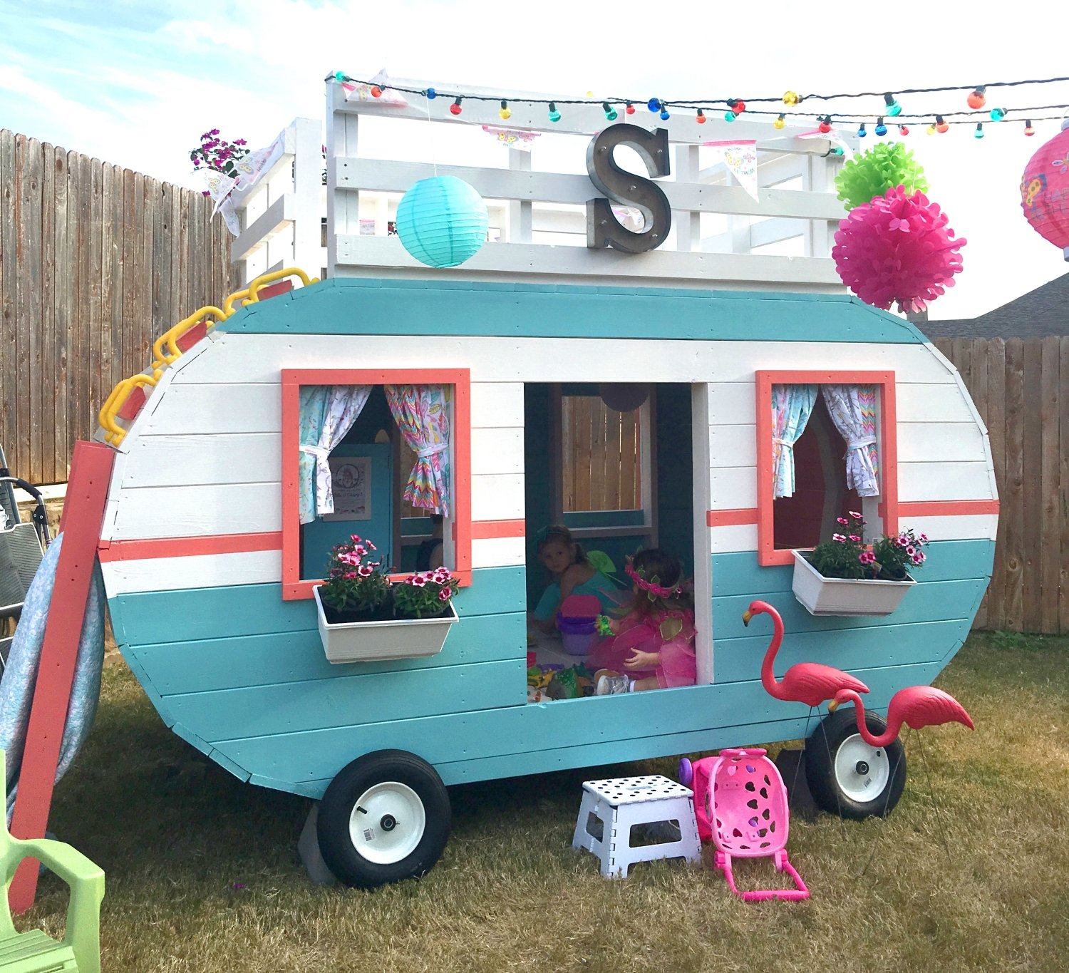 Kids Camper Playhouse - DIY Children's retro camper outdoor playhouse